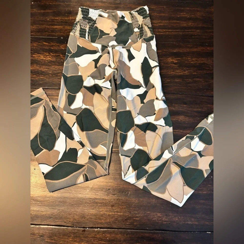 Offline by Aerie Real Me Smocked 7/8 High Waisted Leggings- Size xs